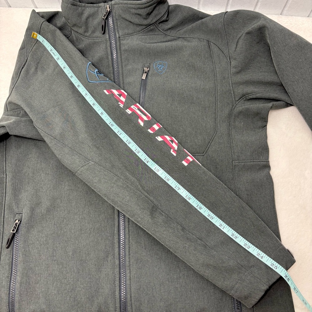 Ariat Men’s Dark Gray Performance Softshell Jacket American Flag Back Size M - Picture 9 of 12